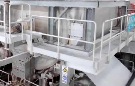 Μεγάλο χαρτί τουαλέτας ικανότητας που κατασκευάζει τη μηχανή τον τεράστιο ρόλο 13gsm 3500 χιλ.