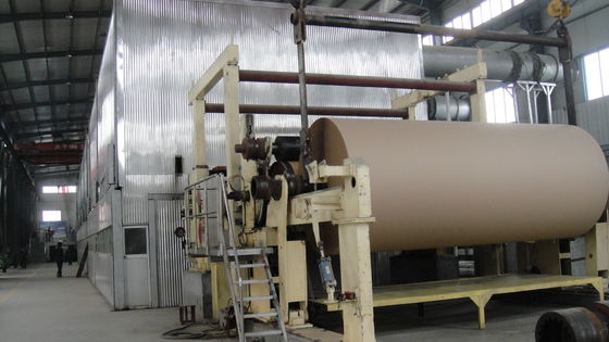 Μηχανήματα κατασκευής χαρτιού Kraft 1092 mm Μηχανή ανακύκλωσης απορριμμάτων χαρτιού 5 τόνων