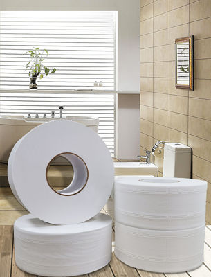 Η τουαλέτα κυλά τους ρόλους εγγράφου ιστού κουζινών κατασκευαστικός τη σχισμή ξανατυλίγοντας τα μηχανήματα